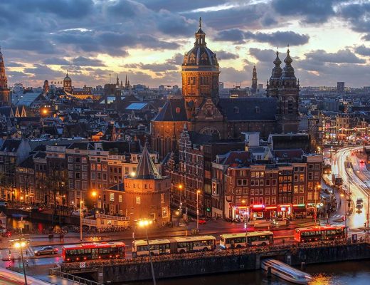 Amsterdam: Een Reis door Geschiedenis, Kunst en Cultuur Amsterdam: Een Reis door Geschiedenis, Kunst en Cultuur