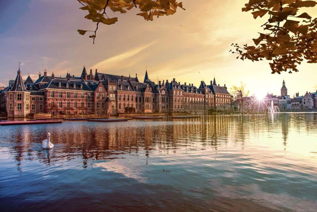 Essentiële Tips voor je Bezoek aan Den Haag: Vervoer, Bezienswaardigheden en Eten Essentiële Tips voor je Bezoek aan Den Haag: Vervoer, Bezienswaardigheden en Eten