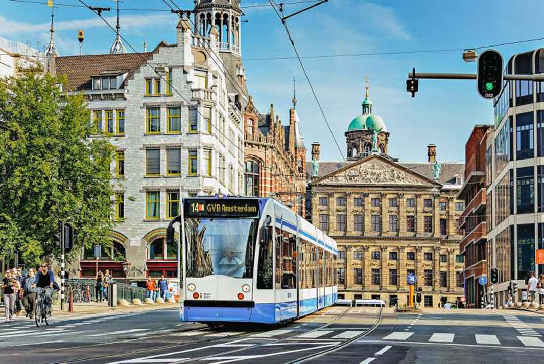 Almere Verkennen: Van Openbaar Vervoer tot Culinaire Ervaringen en Toeristische Bezienswaardigheden Almere Verkennen: Van Openbaar Vervoer tot Culinaire Ervaringen en Toeristische Bezienswaardigheden